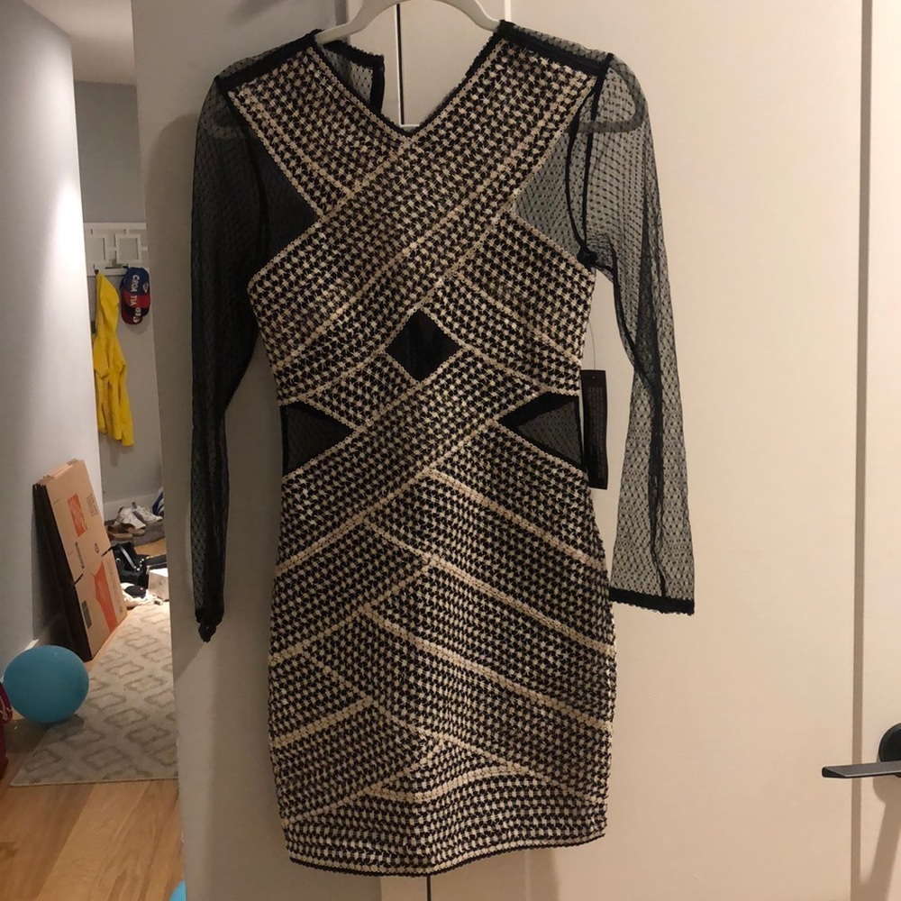 Obsessed w/ this dress but it’s a bit  big on me.